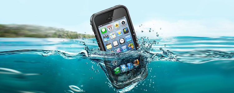 Wodoodporne iPhone’y?  Ich właściciele musieli to sprawdzić, ale nie wyszło im na dobre…