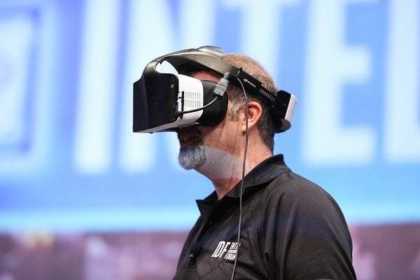 Intel udostępni swoje gogle VR na licencji Open Source