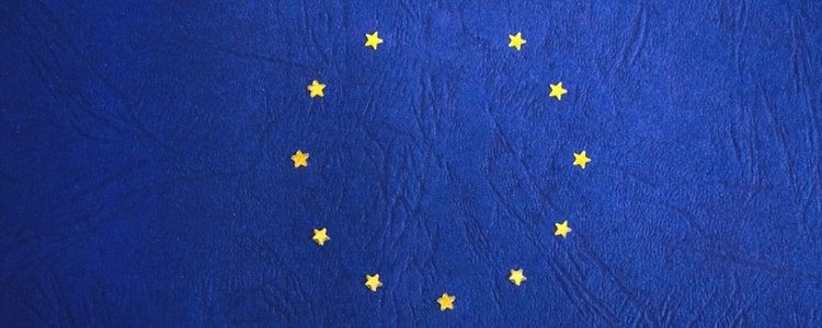 Komisja Europejska zmienia zdanie w sprawie zniesienia opłaty roamingowej