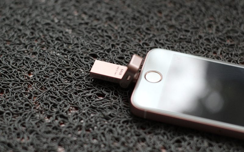 ADATA i-Memory flash drive Ai920 — pierwsze wrażenia
