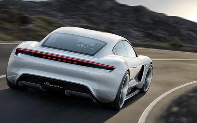Porsche Mission E — elektryk trafi do salonów w 2019 roku