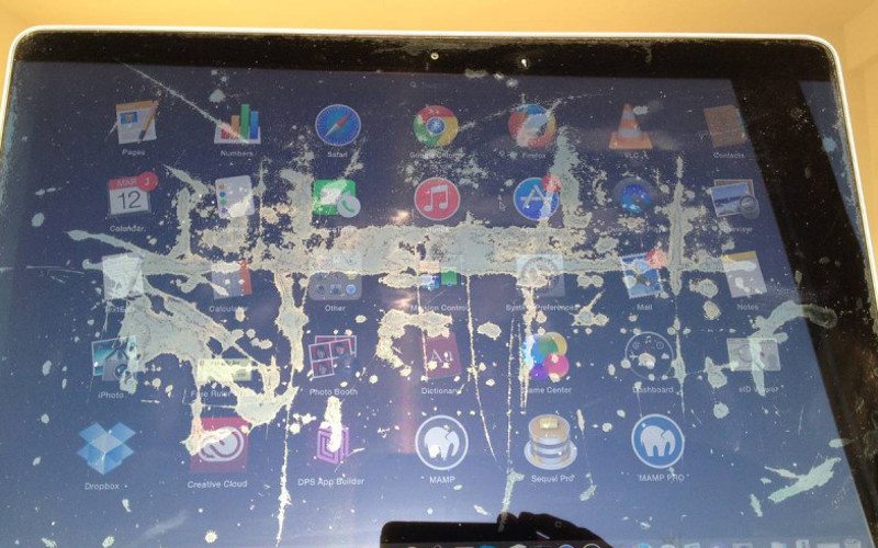 MacBooki z wadą ekranu objęte programem naprawy. To się nazywa wsparcie