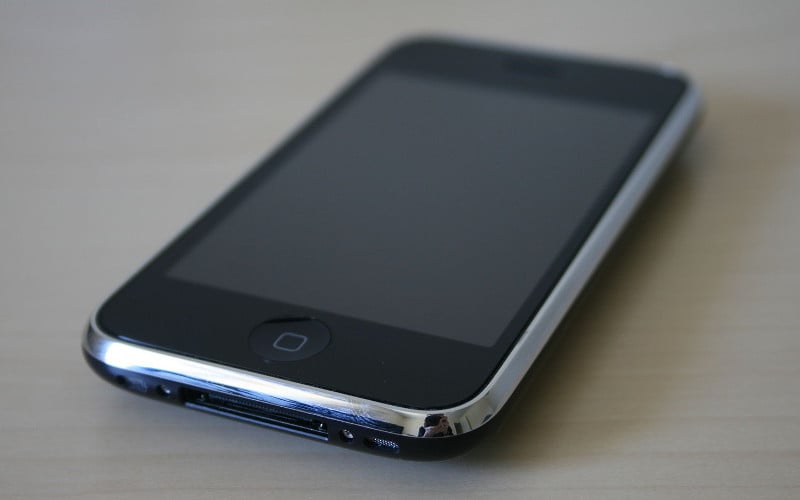 iPhone 3GS ponownie trafia do sprzedaży. To nie żart