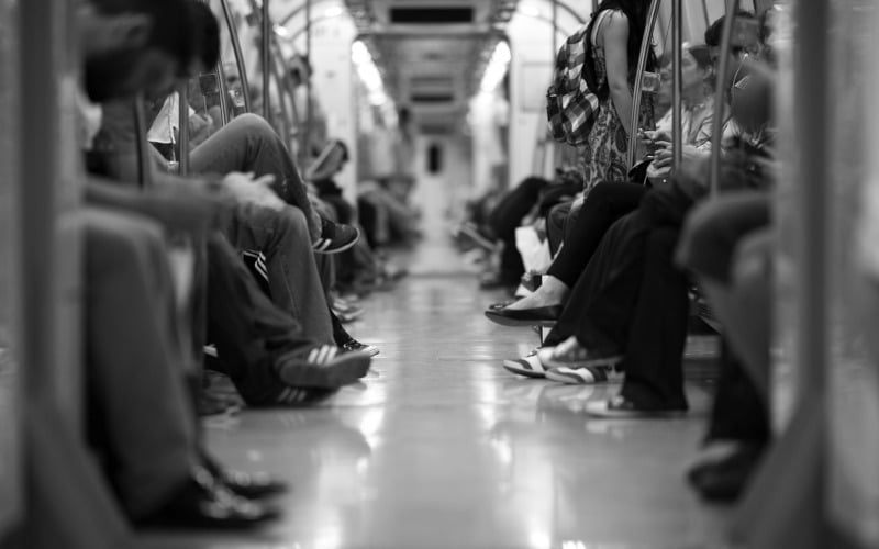 Facebook podsunie ci dane osoby mijanej w metrze lub na przystanku