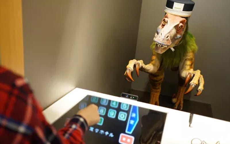 Japoński hotel zwalnia roboty, bo sobie nie radzą z pracą