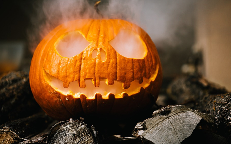 Filmy na Halloween – co dziś oglądać, by się przestraszyć?