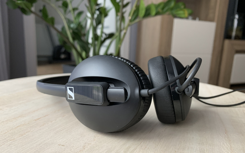 Sennheiser HD 100 — recenzja podstawowych słuchawek zaufanej marki